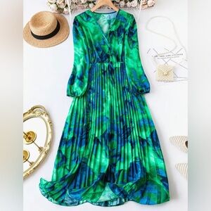 Plus Size Elegant Floral Print Crisscross V-Neck Pleated Dress (1X)